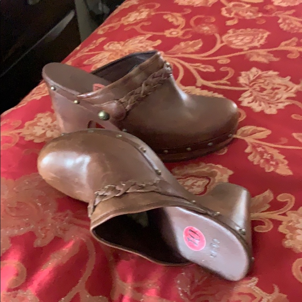 UGG  shoes